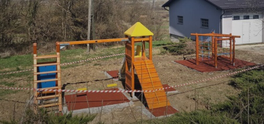 [FOTO] Još dva naselja na području Grada Svetog Ivana Zeline dobila nova dječja igrališta