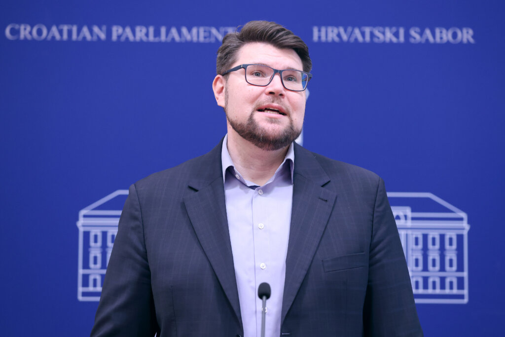 Peđa Grbin: Nema formalno-pravne zapreke da Milanović bude na našoj listi