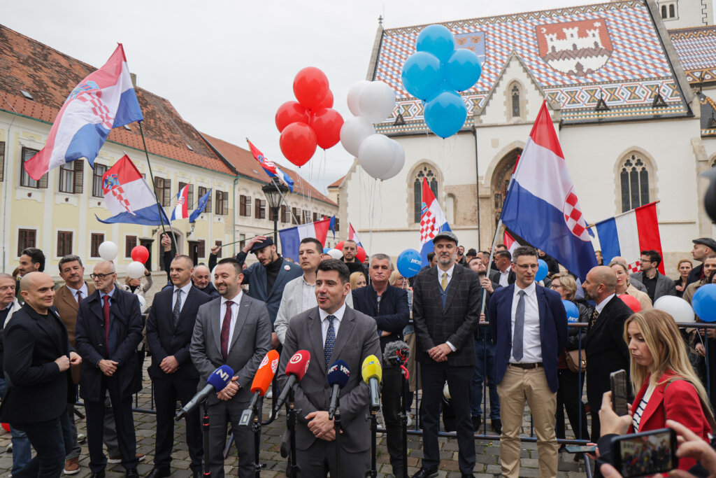 Zagreb: MOST, Hrvatski suverenisti, NLM i HKS predali prijedloge lista za parlamentarne izbore Državnom izbornom povjerenstvu