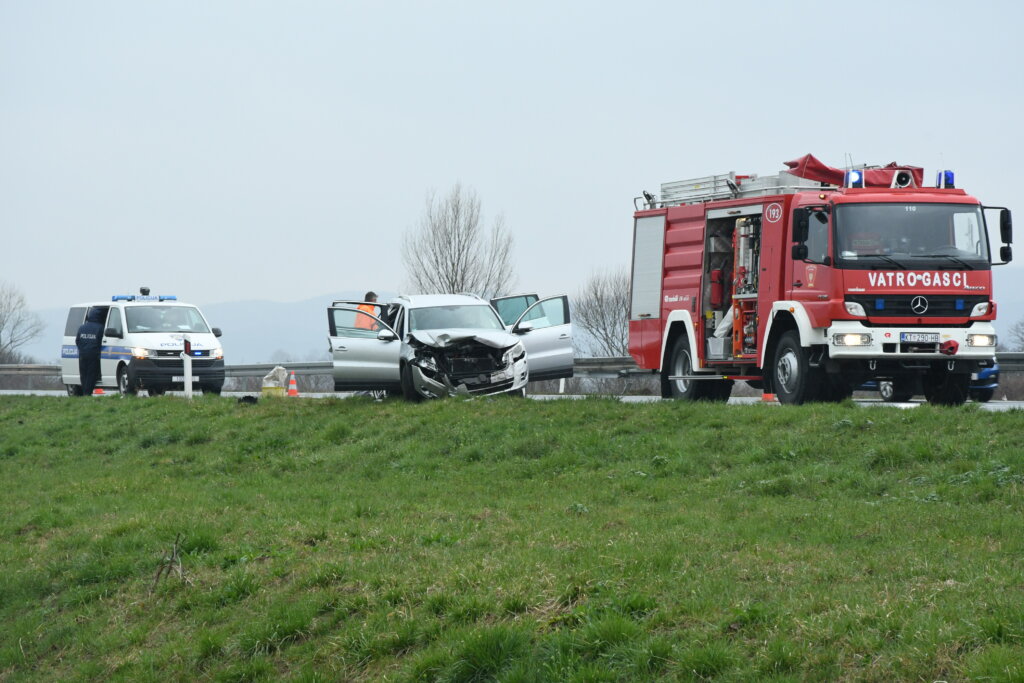Dvije osobe poginule na autocesti između Novske i Okučana