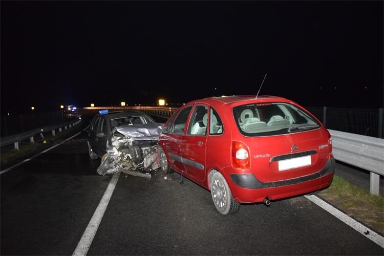Mladi vozač izazvao prometnu nesreću u kojoj su ozlijeđene dvije osobe