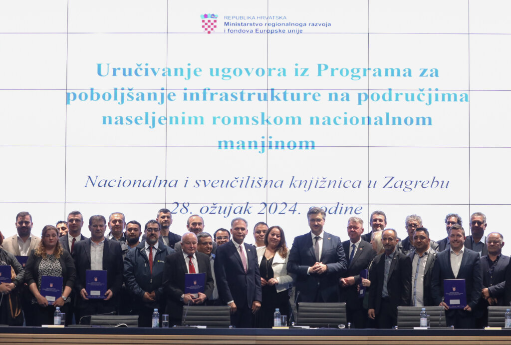 Zagreb: Ministar Erlić dodijelio je ugovore iz Programa za unaprjeđenje infrastrukture