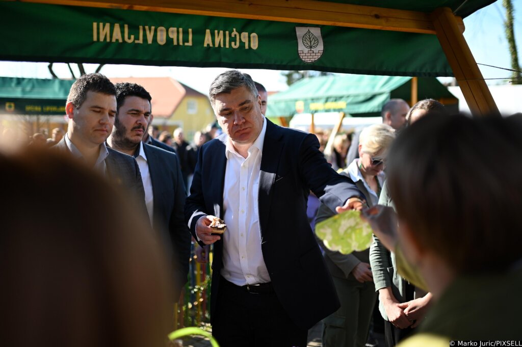 Lipovljani: Predsjednik Milanović Posjetio Izlagače Uskrsnog Sajma
