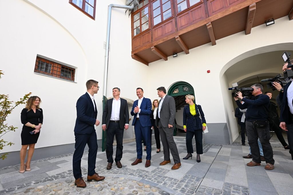 Zoran Milanović u Varaždinu obišao obnovljenu Gradsku vijećnicu