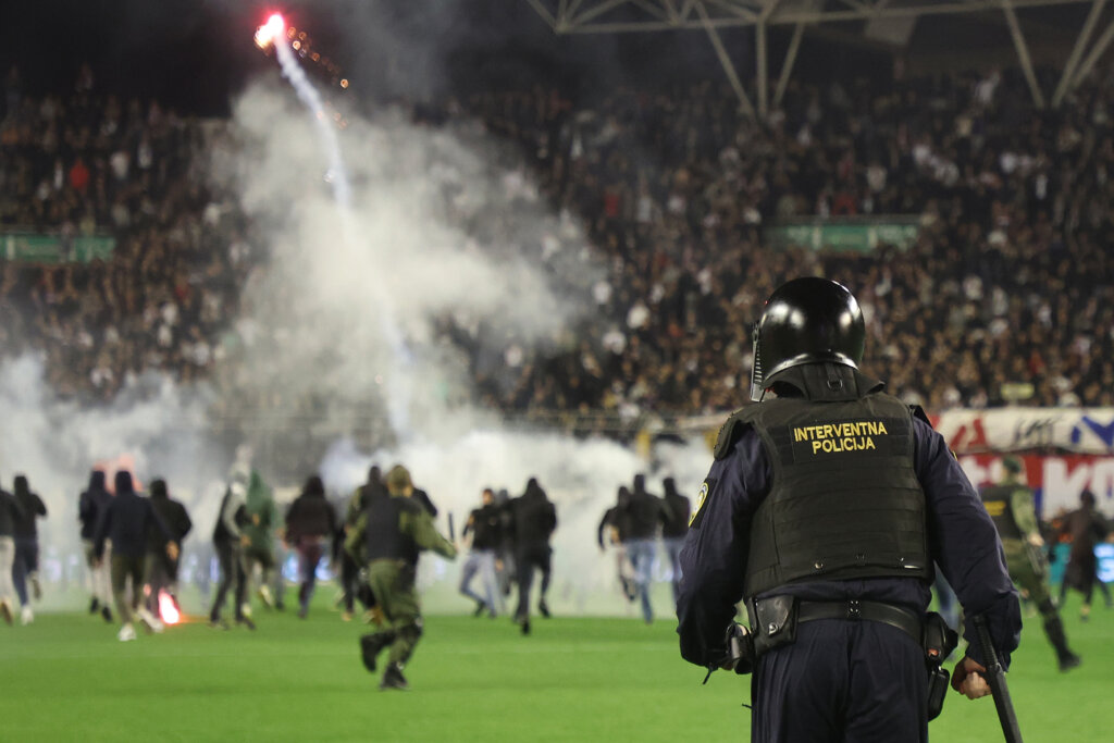 U neredima nakon utakmice Hajduk-Dinamo ozlijeđeno 14 policajaca