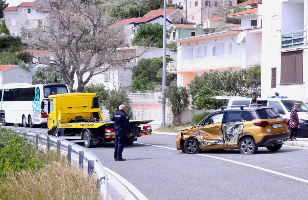 Minice: Četiri osobe ozlijeđene u prometnoj nesreći