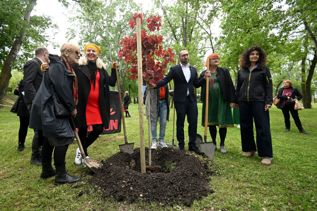 Tomašević posadio nova stabla u akciji Milijarda ustaje protiv nasilja nad ženama