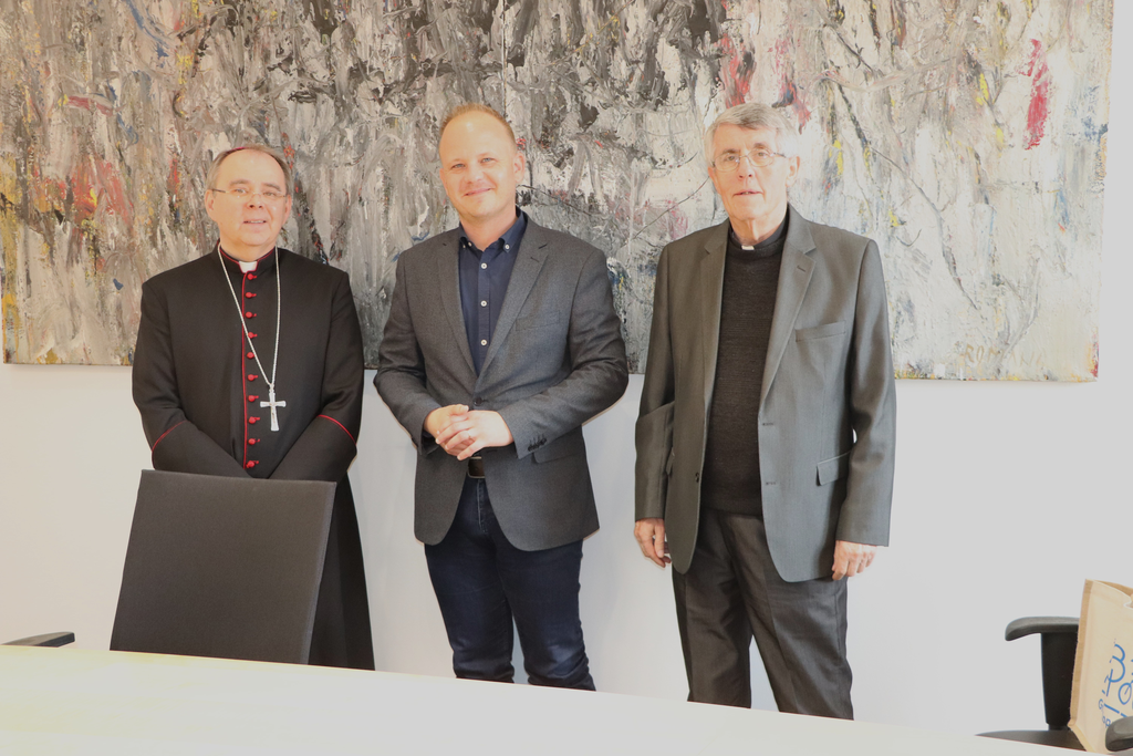 [FOTO] Varaždinski biskup monsinjor Bože Radoš posjetio gradonačelnika Mišela Jakšića