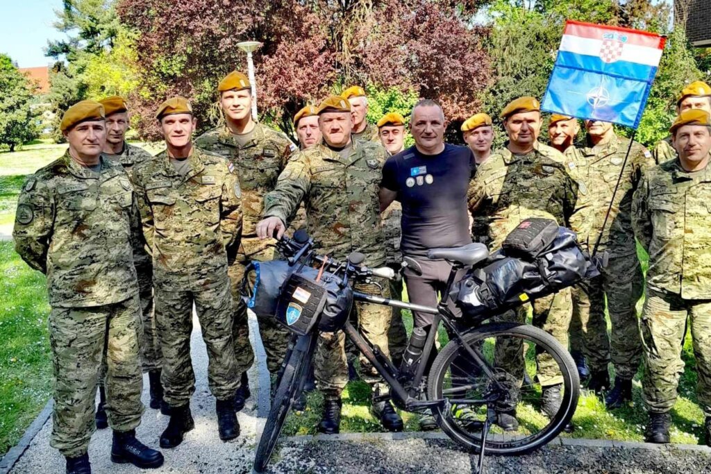 Biciklom prešao 1500 kilometara u povodu 15 obljetnice hrvatskog članstva u NATO-u