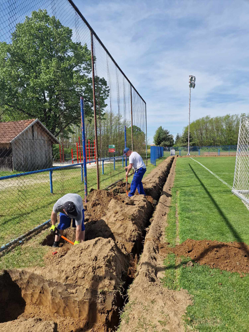 [FOTO] Započeli radovi na automatskom navodnjavanju nogometnog igrališta u Molvama