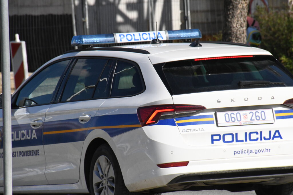 Mladi lopov ukrao otključani automobil, policija automobil pronašla u drugoj županiji