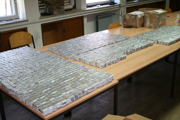 Policija pronašla gotovo 300 tisuća tableta koje se nalaze na popisu psihotropnih tvari i biljaka iz kojih se može dobiti droga