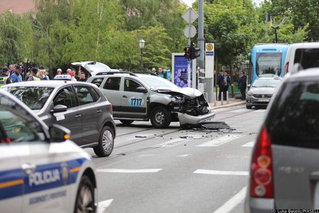 Zagreb: U prometnoj nesreći sudjelovala su dva taksija