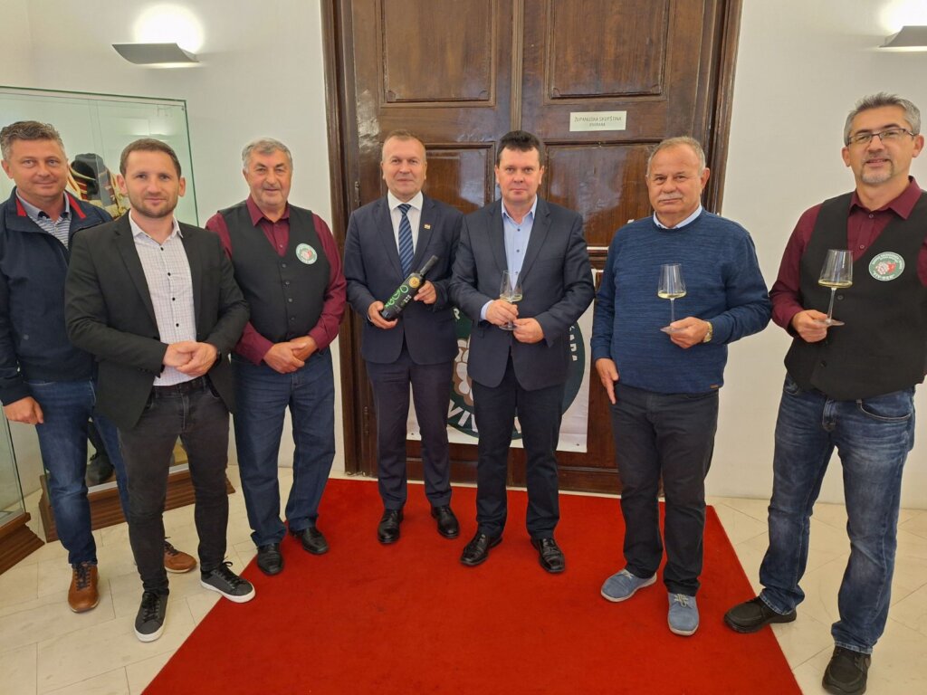 [FOTO] Varaždinska županija pokrovitelj ovogodišnje izložbe vina „Zlatna kapljica Beretinec 2024.“