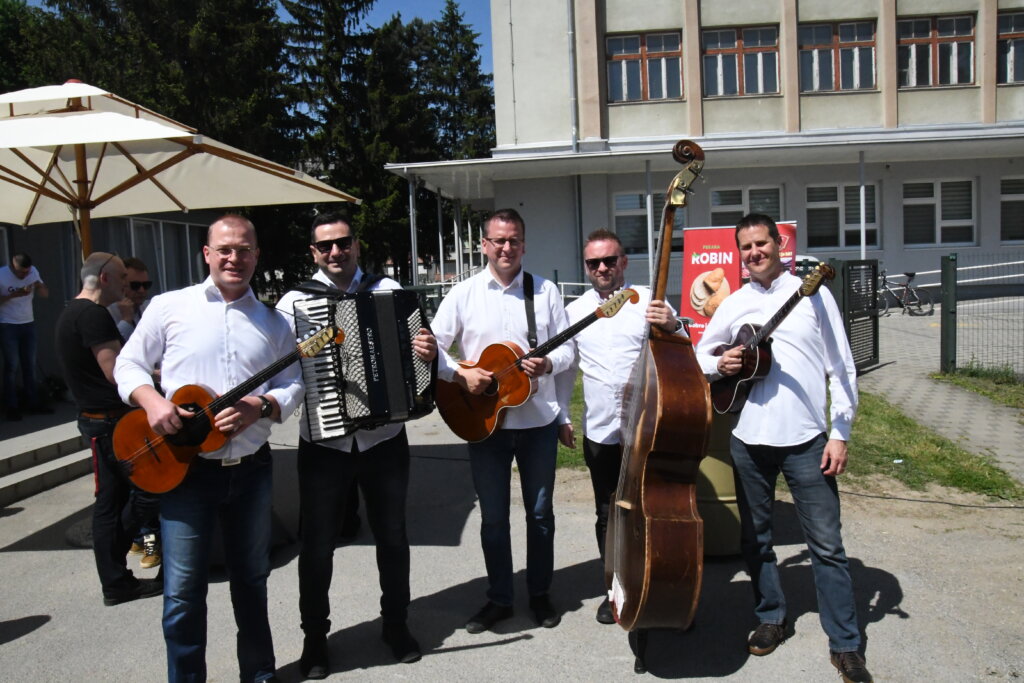 [VIDEO] Tamburaški sastav “Prijatelji”