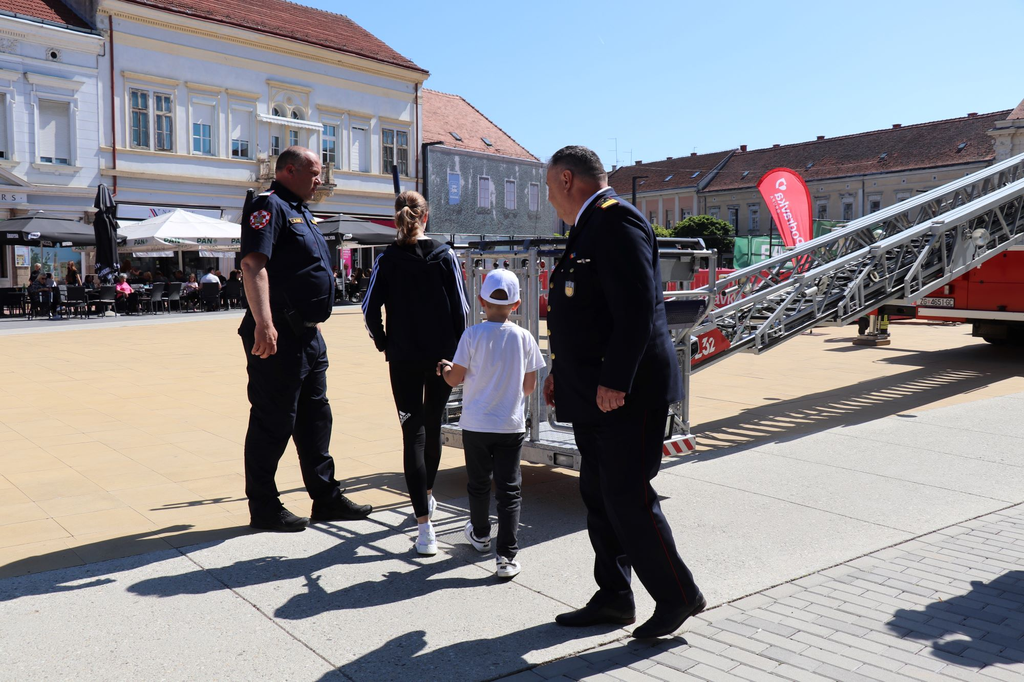 DVD-Koprivnica-izlozba-i-igre-u-parku-36
