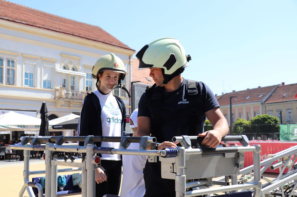 DVD-Koprivnica-izlozba-i-igre-u-parku-38