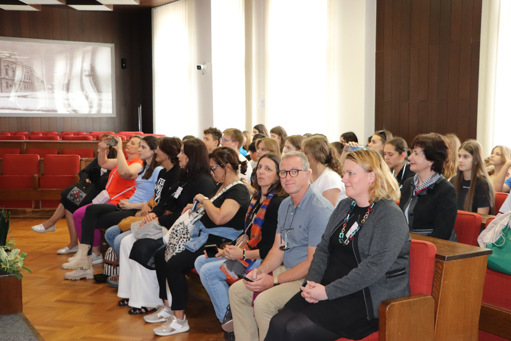 Erasmus_OS_Duro_Ester