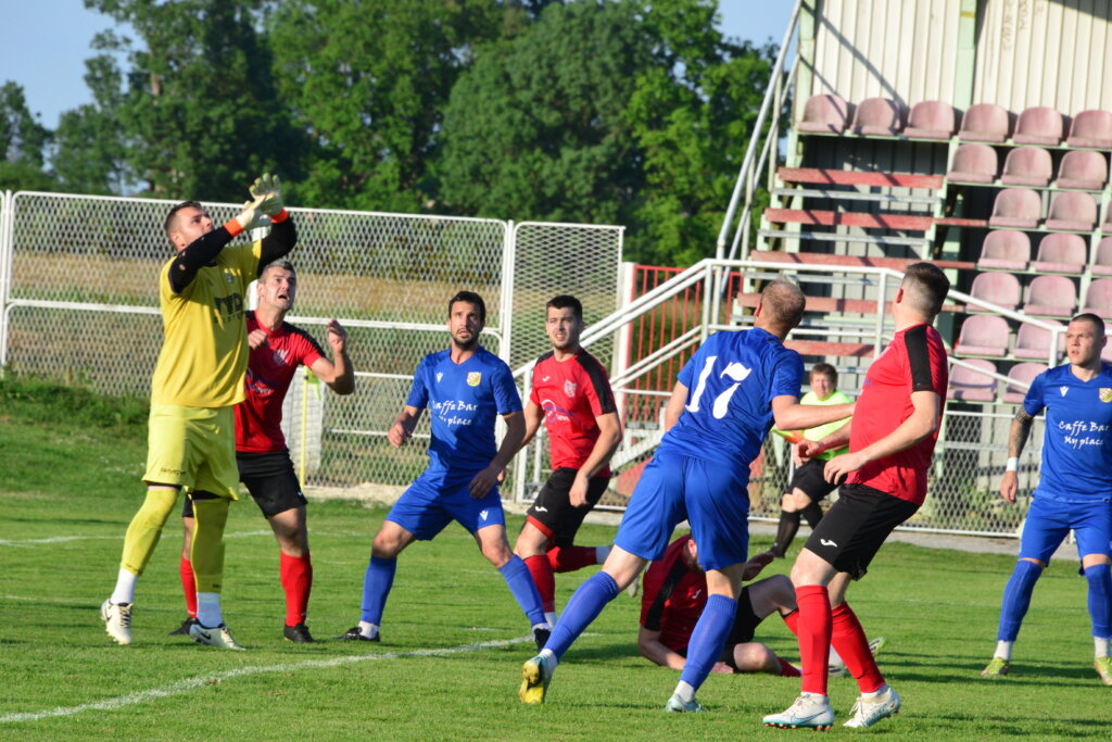 NOGOMET 1. ŽNL ISTOK VRBOVEČKI DERBI Lonja nastavila pobjednički niz