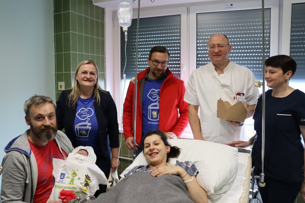 Komunalac darivao mame i bebe u koprivničkom rodilištu