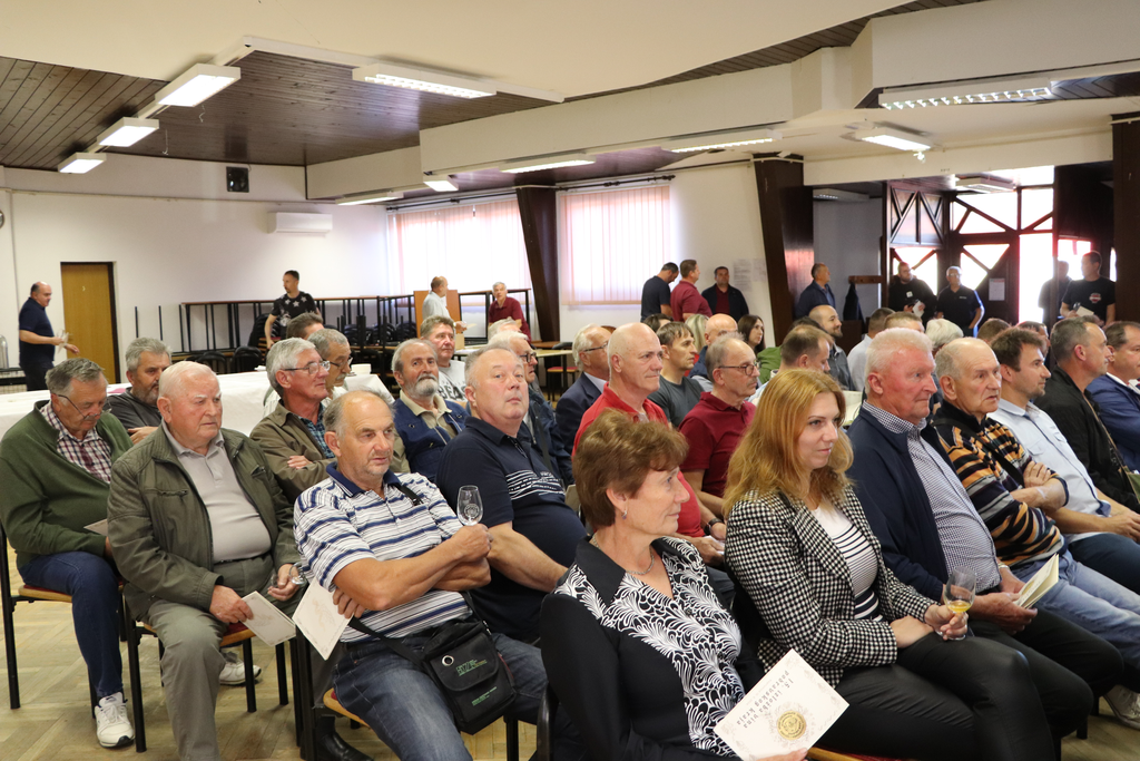 Izlozba_vina_Starigrad_09