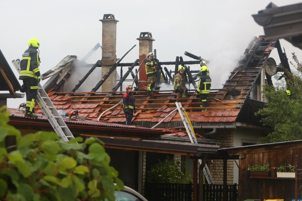 Policija najavila protueksplozijski pregled kuće u kojoj je ranjen vatrogasac