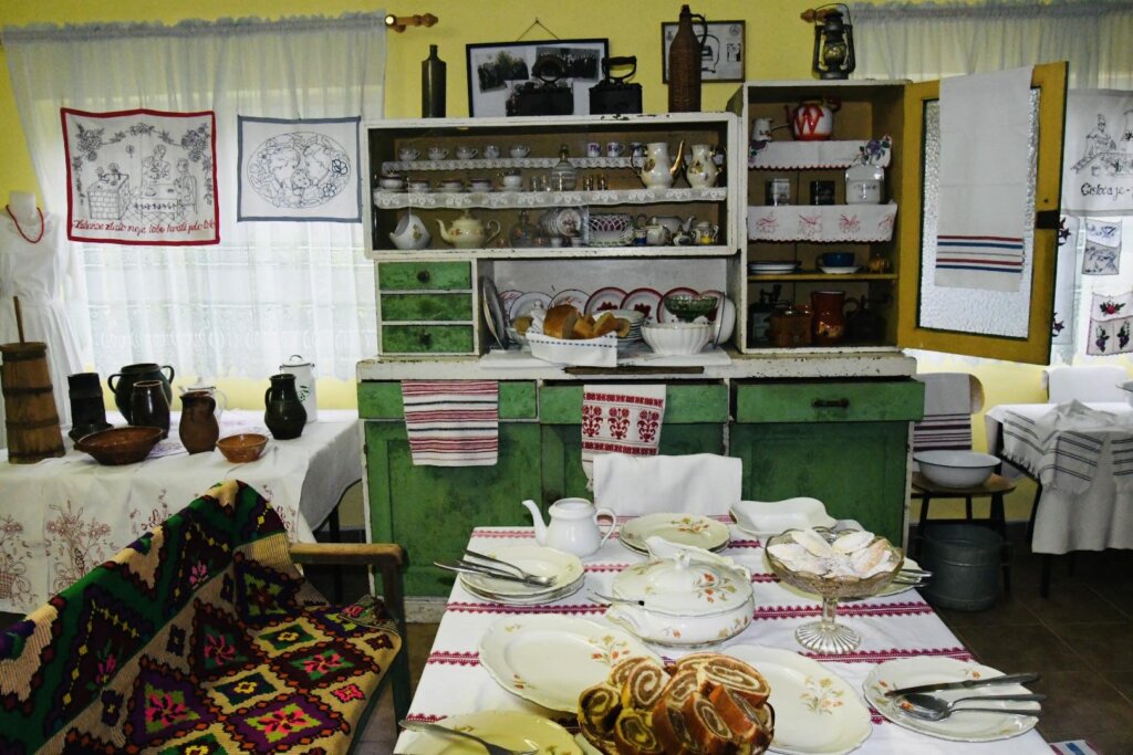 Cirkvena Izložba 8763 4eae 8eec Dde381125f7a (25)