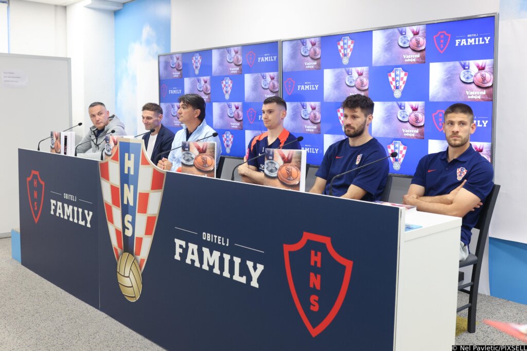 Održana promocija knjige “Vatreni odsjaj” Marka Cvijanovića
