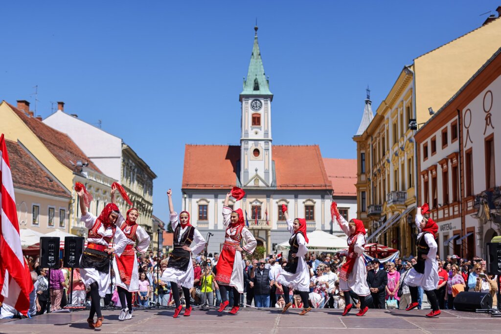 [FOTO] Varaždin i Županija centar kulturne raznolikosti: Predstavili se albanska, bošnjačka, slovenska i srpska nacionalna manjina te predstavnici Nepala i Ukrajine