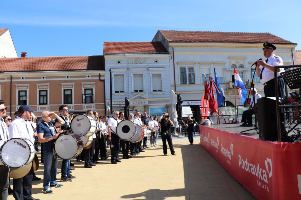 [FOTO] Na koprivničkom Zrinskom trgu održan 38. Susret vatrogasnih puhačkih orkestara
