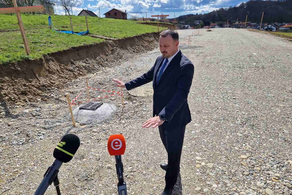 Gradonačelnik Siniša Jenkač: Pripremamo komunalnu, kanalizacijsku i prometnu infrastrukturu kako bismo omogućili daljnji razvoj grada i izgradnju stambenih zgrada