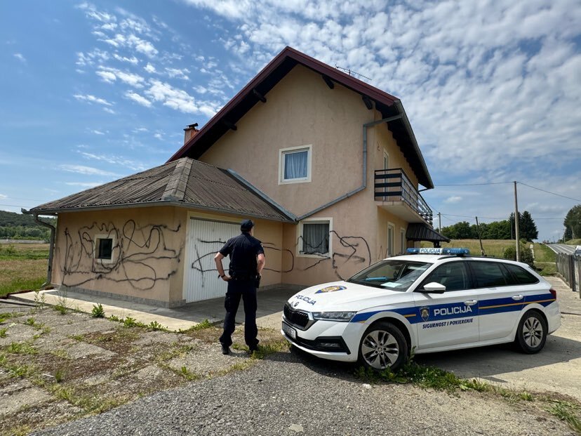 RUŽNI PRIZORI Netko je u Sokolovcu kuću išarao sprejem, policija je na terenu