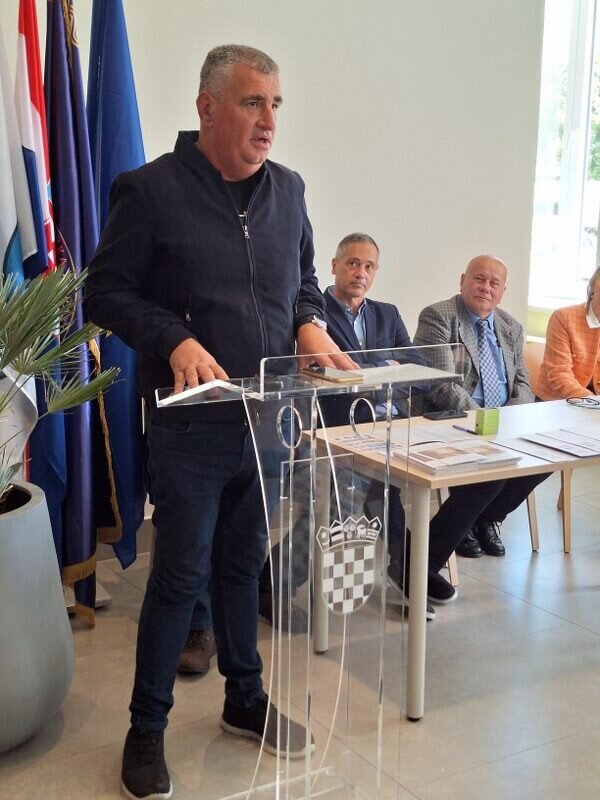 20240604 122321 800x600 Rotated