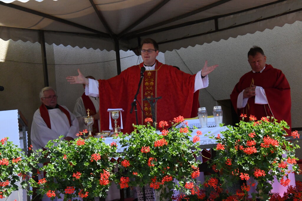 [FOTO] U Svetom Petru Orehovcu svečanim misnim slavljem proslavljen blagdan sv. Petra i Pavla