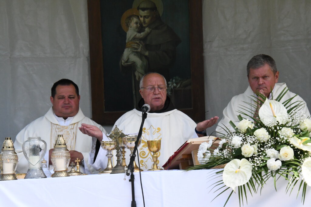 [FOTO] Svečanim misnim slavljem proslavljeno Antunovo u Guščerovcu