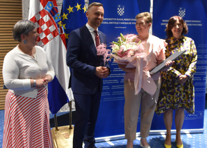 Dizajn Bez Naslova (50)