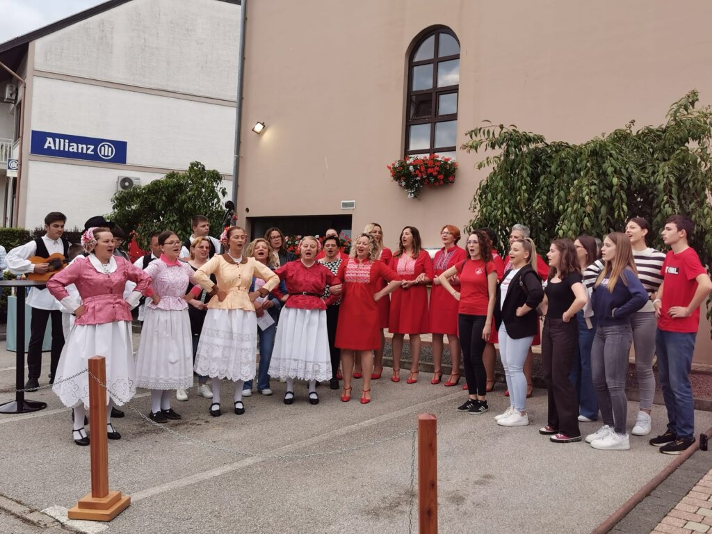 Izložba “Put čipke” otvorena u Pučkom otvorenom učilištu Vrbovec