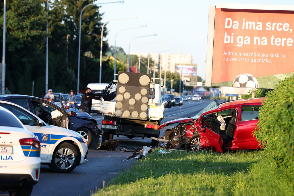 Petero ozlijeđenih u teškom sudaru