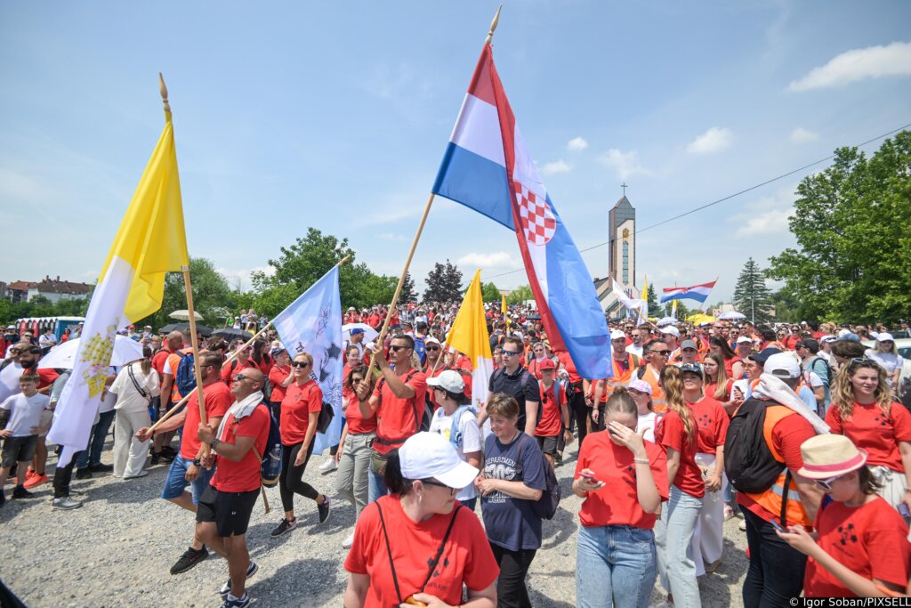 Zagreb: Antunovski Hod Mladih Koji Predvodi Fra Stjepan Brčina Krenuo Je Iz Sesvetskih Sela