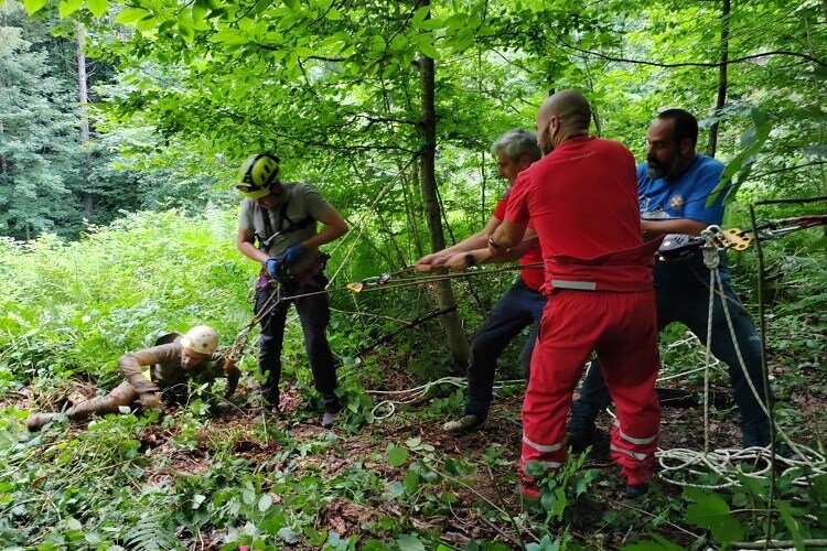 Migrant upao u 12 metara duboku jamu, spašavao ga HGSS