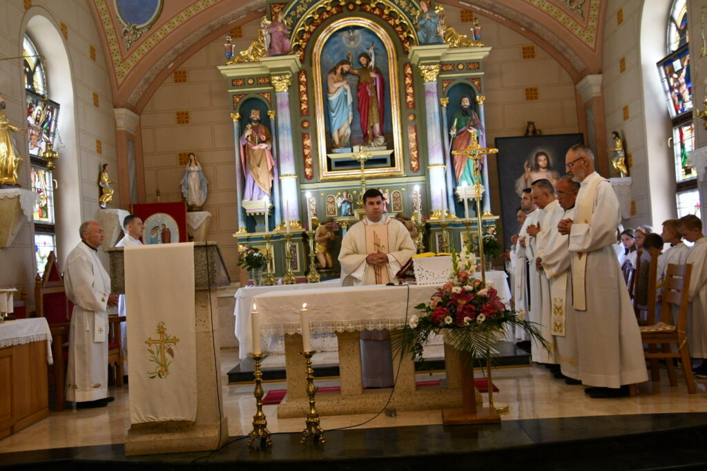Brojni vjernici na svečanom misnom slavlju u crkvi sv. Ivana Krstitelja u Svetom Ivanu Žabnu