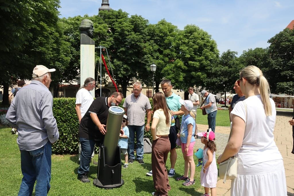 Dnevno i noćno promatranje neba na Nemčićevom trgu u Križevcima