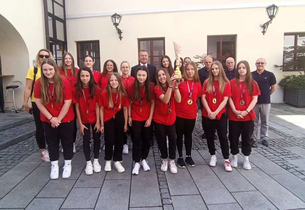 [FOTO] Župan Stričak održao prijem za državne prvakinje Ženskog rukometnog kluba Koka