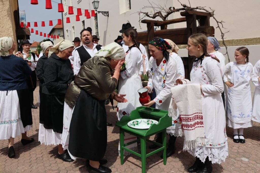 [FOTO] SPRAVIŠČE U Križevcima se umivali i bilikum izrađivali