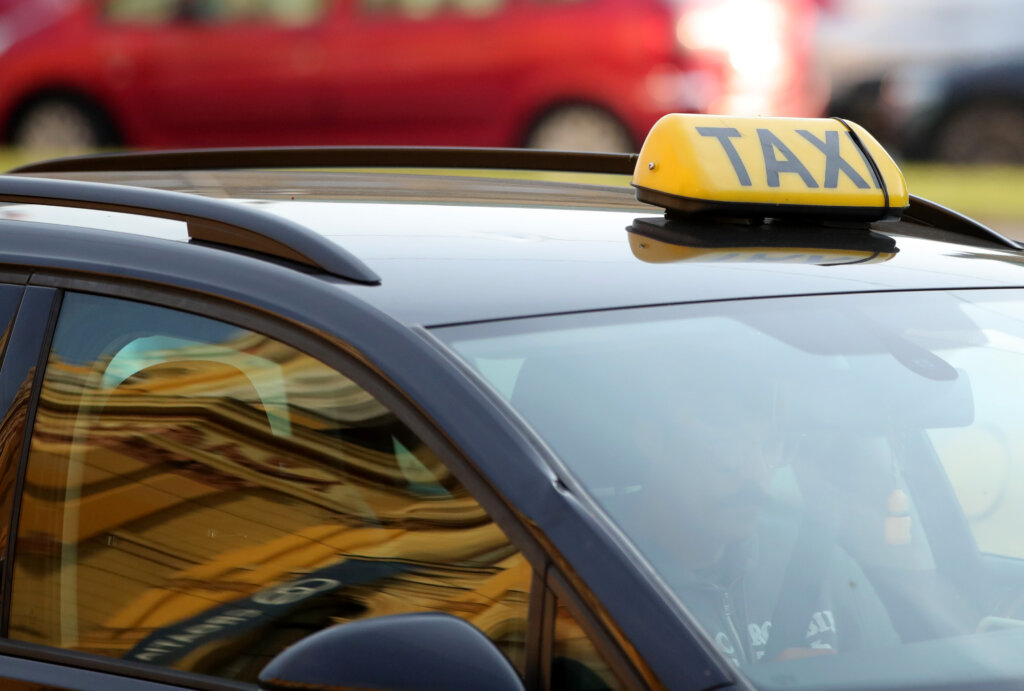 U Splitu prosvjedovali taksisti Ubera