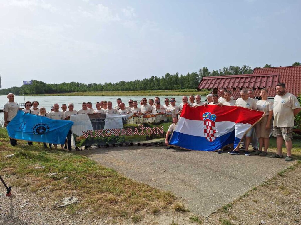 Varaždinski branitelji Dravom krenuli prema Vukovaru u spomen na poginule branitelje
