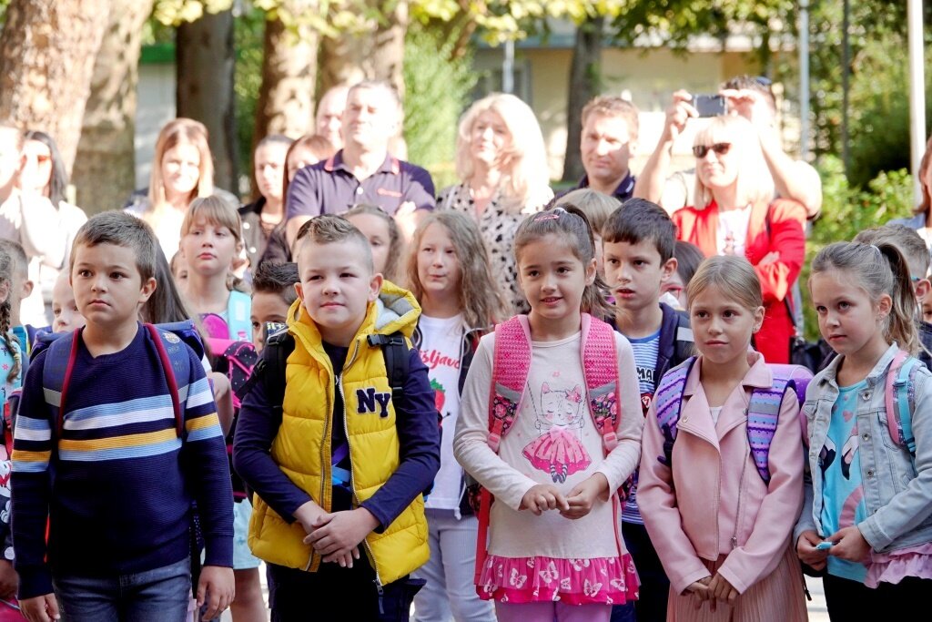 Grad Đurđevac već desetu godinu za redom pomaže roditeljima u nabavi udžbenika, radnih bilježnica i obaveznih radnih materijala