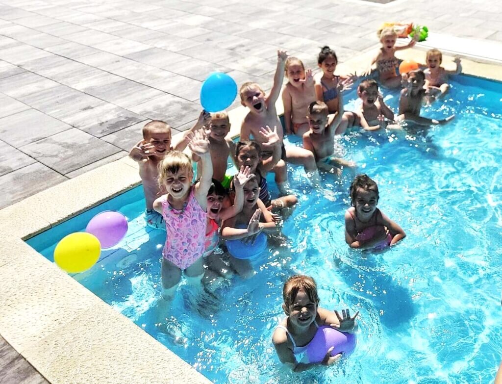 Mališani Dječjeg vrtića Maslačak uče plivati uz kineziologinju Renatu