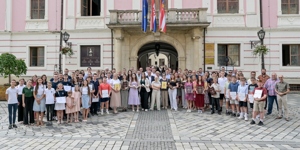 [FOTO] Održan prijem za učenike osnovnih i srednjih škola Varaždinske županije koji su sudjelovali na brojnim državnim i međunarodnim natjecanjima