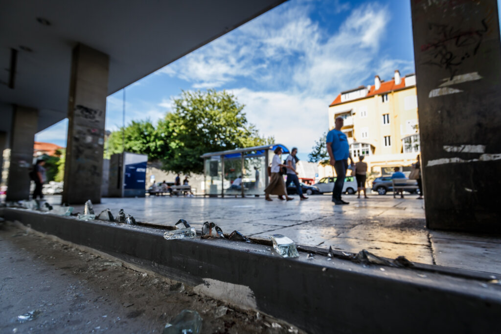 Split: Nakon Pada Stakla Koje Je Ozlijedilo 22 Osobe Ostale Su Samo Krhotine